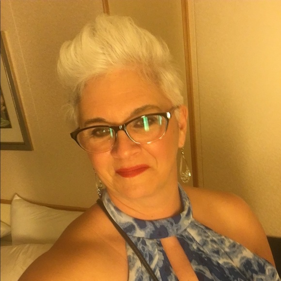 Meet your Posher, Laura - Picture 1 of 7